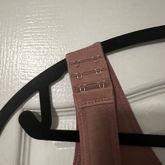 Post op bbl, liposuction faja. Brand new never worn - Picture 5 of 5